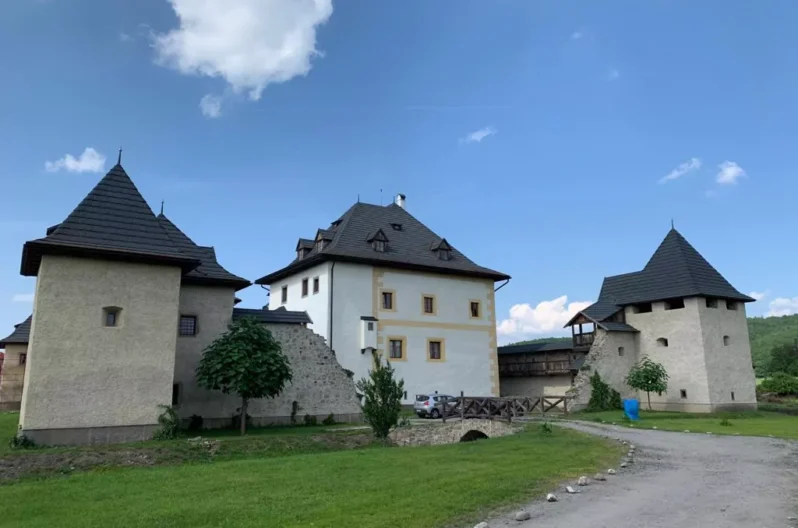 vodny hrad hronsek